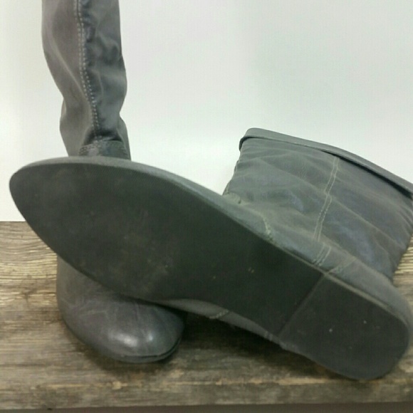 9 Gray SODA Flat Boots Like New Fall Style - Picture 4 of 5